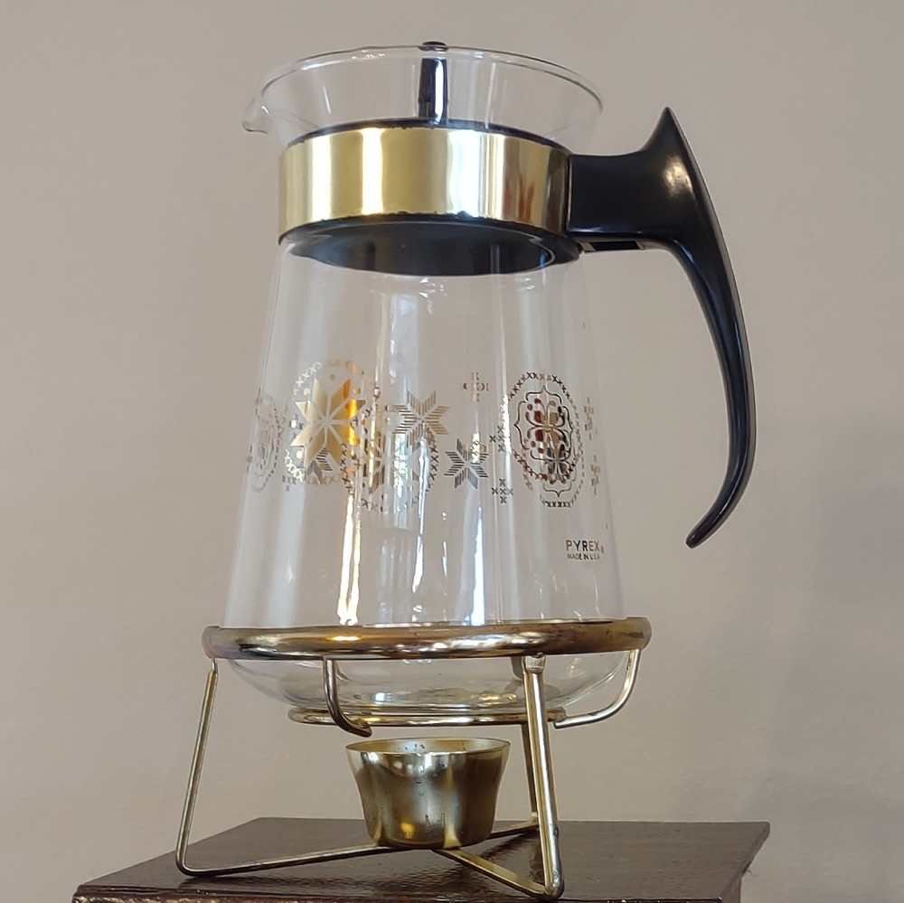 Vintage 1970s Pyrex Ware 8-Cup Carafe With Candle Warmer